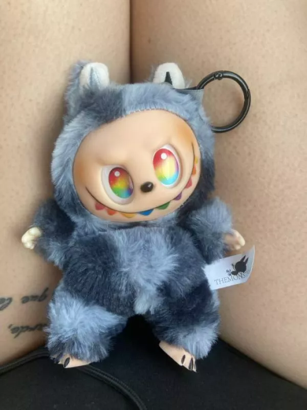 Labubu iz ponudbe na spleti&scaron;ču bolha.com. / Foto: Bolha.com