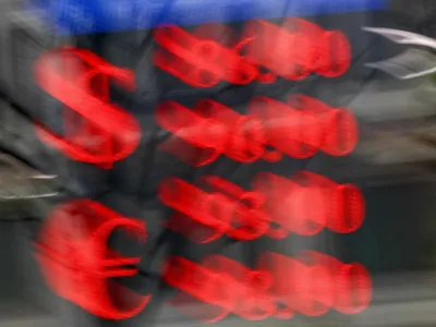 FILE PHOTO: An electronic board shows currency exchange rates of the U.S. dollar and euro against Russian rouble in a street in Moscow, Russia, March 20, 2025. REUTERS/Evgenia Novozhenina/File Photo