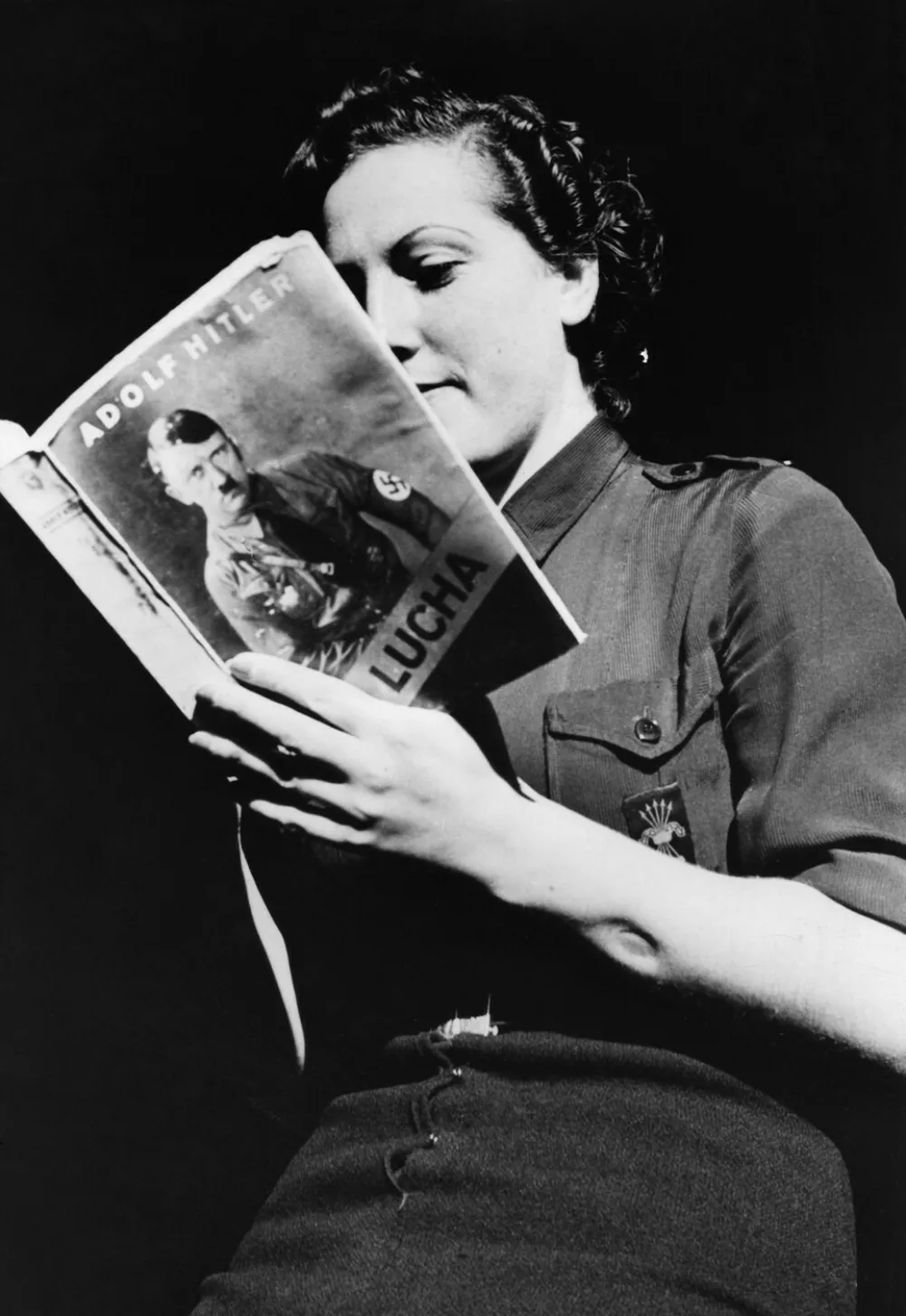 A member of the Falange Espanola reads Adolf Hitler's "Mein Kampf" - on the forearm she has a scar from the fighting at the front in the Spanish Civil War. (Date created: 01.01.1933-31.12.1939),Image: 676194546, License: Rights-managed, Restrictions: No model release, no property release. No commercial, merchandising or advertising use without release by SZ Photo, Model Release: no