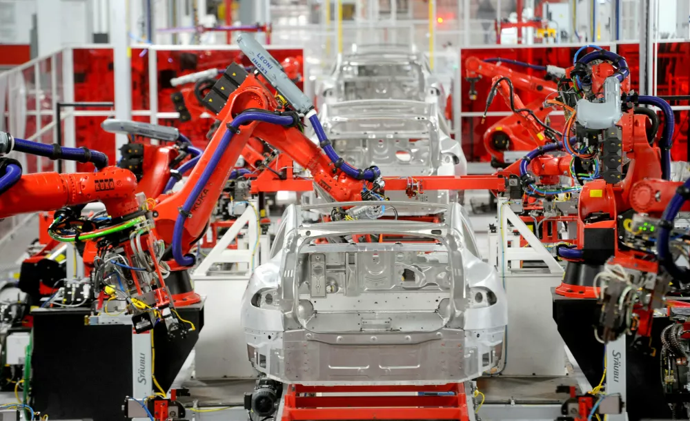 FILE PHOTO: Robotic arms assemble Tesla's Model S sedans at the company's factory in Fremont, California, U.S., June 22, 2012.  REUTERS/Noah Berger/File Photo