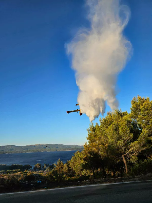 Požar Brač 18. julij 2025 Foto: Vatrogasci Supetar/Facebook