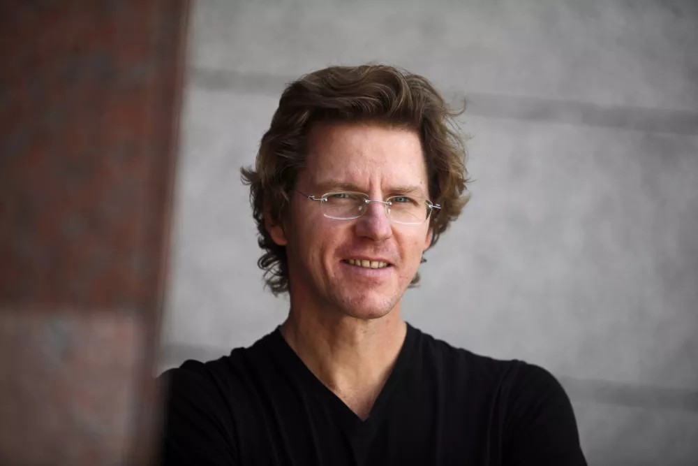 Primož &Scaron;terbenc, pisatelj in strokovnjak za mednarodno-politična vpra&scaron;anja         //FOTO: Luka Cjuha