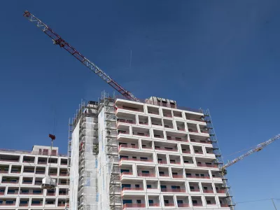 nepremičninestanovanjabivanjegradnjagradbi&scaron;čeblokstanovanjska soseska07.04.2025 Gradnja nepremičnin, soseska Ruski Car.FOTO: Nik Erik Neubauer