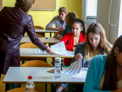 Goljufanje pri preverjanju znanja: So motilci signala res lahko re&scaron;itev?