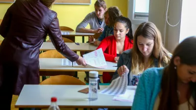 Goljufanje pri preverjanju znanja: So motilci signala res lahko re&scaron;itev?