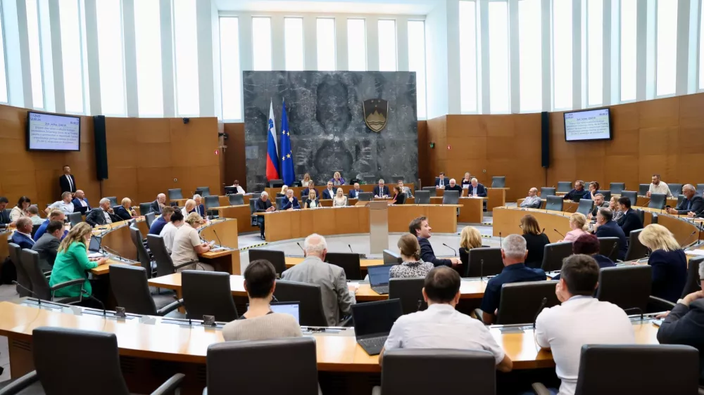 Referenduma Levice o obrambnih izdatkih ne bo: SD, SDS in NSi vzdržani. Jan&scaron;evi ploskali Kordi&scaron;u