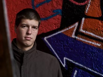 Goran Vojnovič, filmski - televizijski režiser in scenarist, kolumnist Dnevnika - prejemnik nagrade Pre&scaron;ernovega sklada 2009 za roman Čefurji raus!/FOTO: Luka Cjuha OPOMBA: ZA OBJAVO V PRILOGI &ndash; DNEVNIKOV OBJEKTIV - INTERVJU / Foto: Luka Cjuha