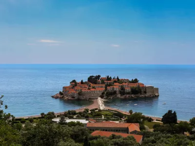- Na poti od Herceg Novog do Svetog &Scaron;tefana.- Sveti Stefan, Črna Gora- 28.05.2025. - Reportaža o Jadranski magistrali ob 60. obletnici izgradnje in 70. obletnici začetka gradnje.- Jadranska magistrala, cesta, hrva&scaron;ka obala.OPOMBA: ZA OBJAVO V OBJEKTIVU!//FOTO: Bojan Velikonja