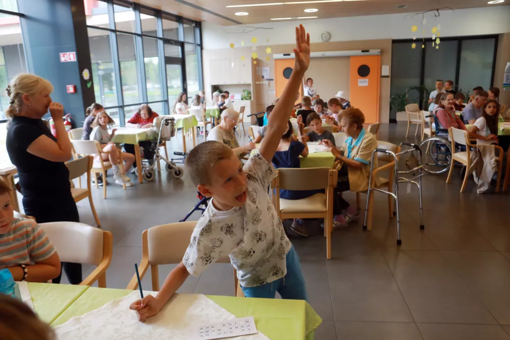 Otroci v trnovskem domu starej&scaron;ih