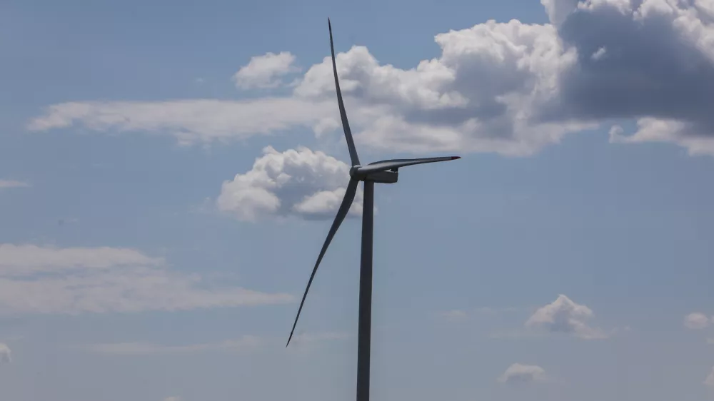 Državna vetrnica obstala v poslovni nevihti