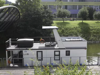 04.09.2023 - Grubarjev kanal - Plavajoča hi&scaron;kaFoto: Luka Cjuha