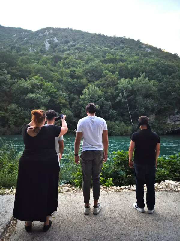 Nestalno prebivali&scaron;če: Obljubljena dežela, zavod Senzorium 2025