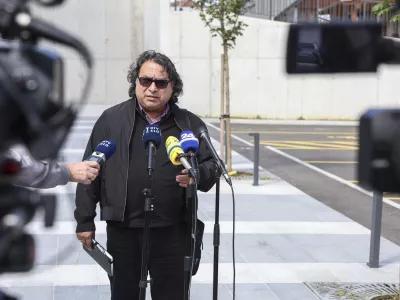 Jožek Horvat Muc- 19.09.2024 - V Kulturnem domu v &Scaron;kocjanu je bila seja Medresorske vladne komisije za urejanje položaja Romov, medtem bo pred kulturnim domom tudi protestni shod//FOTO: Jaka Gasar