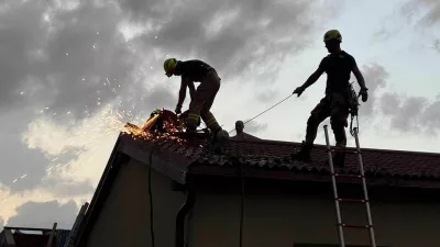 Gasilci so pomagali tudi pri odkritih strehah. 