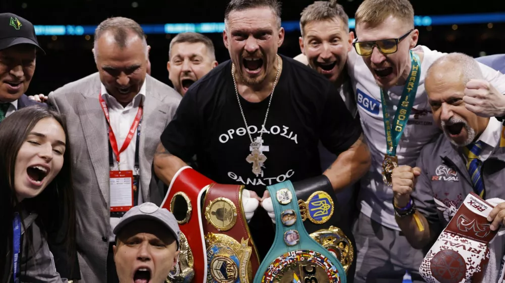 Boxing - Oleksandr Usyk v Daniel Dubois - Undisputed World Heavyweight Title - BoxPark Wembley, London, Britain - July 19, 2025 Oleksandr Usyk celebrates winning his fight against Daniel Dubois Action Images via Reuters/Andrew Couldridge