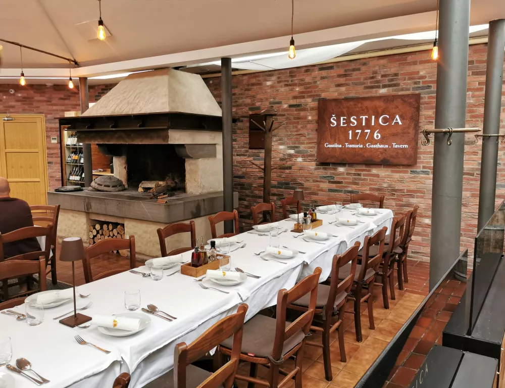 Gostilna &Scaron;estica