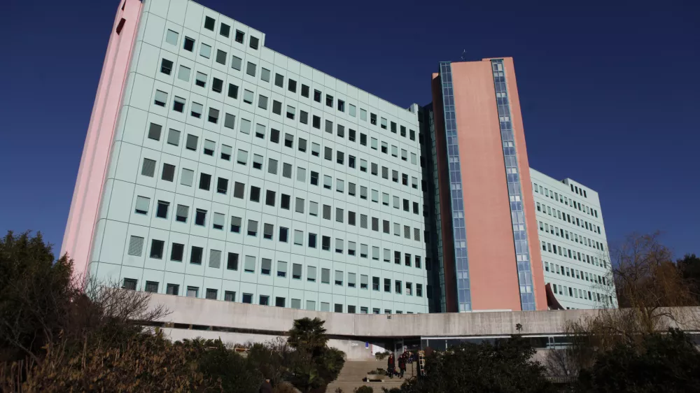 - Splo&scaron;na bolni&scaron;nica "Dr. Franca Derganca" - Nova Gorica - Ul. Padlih borcev 14, - &Scaron;empeter pri Gorici  //FOTO: Luka Cjuha 