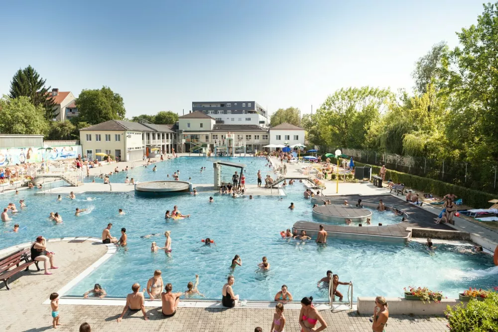 Ljubljanski bazeni med najdražjimi v regiji