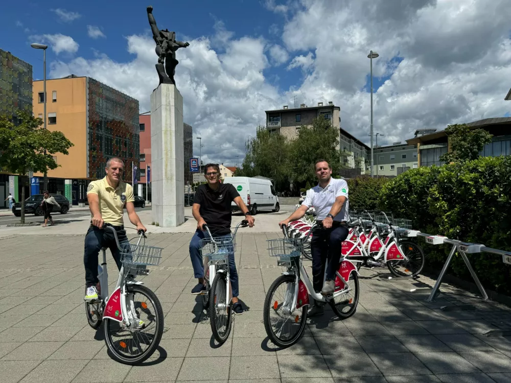 Kolesarji so po promenadi vozili prehitro, zato nova prometna ureditev