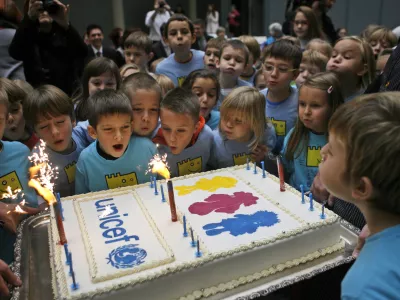 torta- 12.11.2013 - prodajna razstava UNICEF Punčke iz cunj ob 10. obletnici Punčk iz cunj, //FOTO: Bojan Velikonja