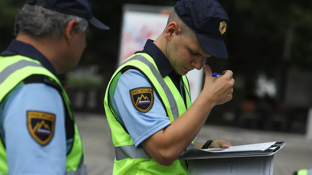 12.07.2022 - kontrola prometa - policisti izvajajo poostren nadzor nad kr&scaron;itvami enoslednih vozil.FOTO: Luka Cjuha