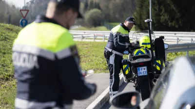 prometni nadzorpolicija - simbolična fotografijaprometna policijavarnost v prometupolicija na motorjihmotoristična policijaprehitri voznikiavtocestna policijaalkotestalkohol v prometu08.04.2025 Policijski nadzor, počivali&scaron;če PovodjeFOTO: Nik Erik Neubauer