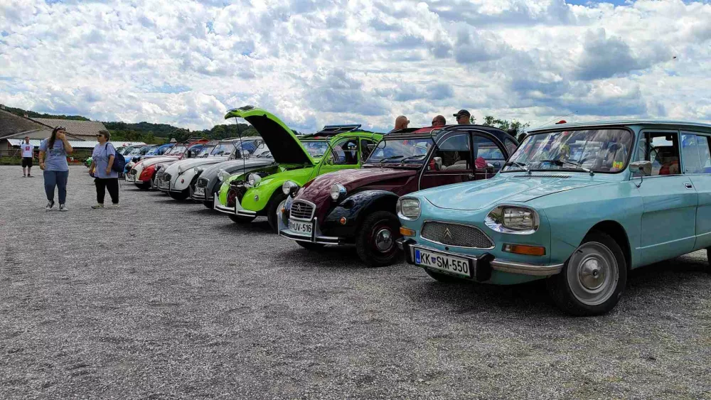 25. srečanje 2cv Postojna / Foto: Citro&euml;n Klub Slovenija 