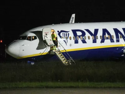 04 June 2025, Bavaria, Memmingen: A Ryanair passenger jet stands on the apron at Memmingen Airport. The plane was traveling from Berlin to Milan when it hit turbulence. Several people were injured and rescue teams were deployed at the airport in Unterallgaeu. Photo: Jason Tschepljakow/dpa