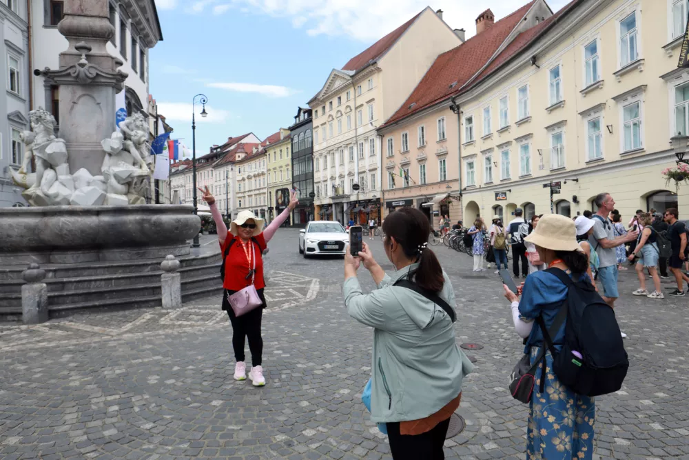 Najbolj priljubljena fototočka &scaron;e vedno zmaj