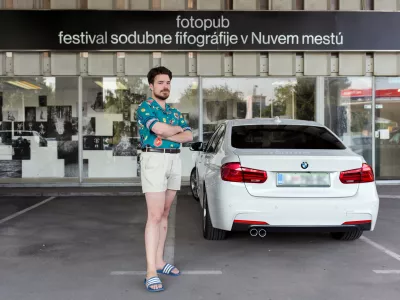 - Du&scaron;an Josip Smodej, direktor festivala Fotopub - 11.07.2017 - Razstava v okviru festivala sodobne fotografije Fotopub, On the Other Hand - dela mednarodno priznanih &scaron;vicarskih umetnikov Taiya Onorata in Nica Krebsa. /FOTO: Matjaž Ru&scaron;t