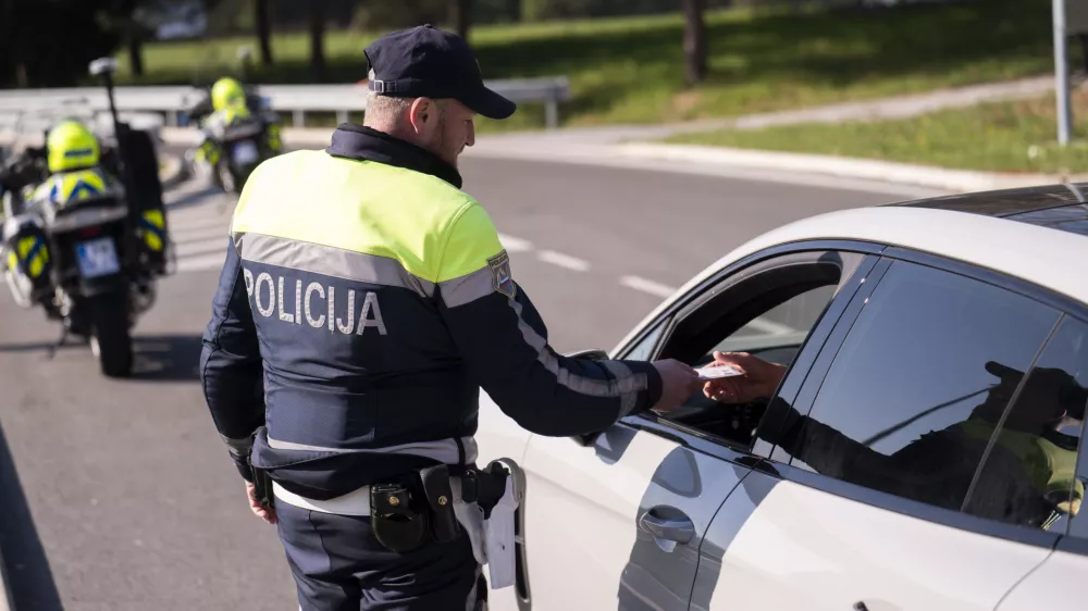 prometni nadzorpolicija - simbolična fotografijaprometna policijavarnost v prometupolicija na motorjihmotoristična policijaprehitri voznikiavtocestna policijaalkotestalkohol v prometu08.04.2025 Policijski nadzor, počivali&scaron;če PovodjeFOTO: Nik Erik Neubauer