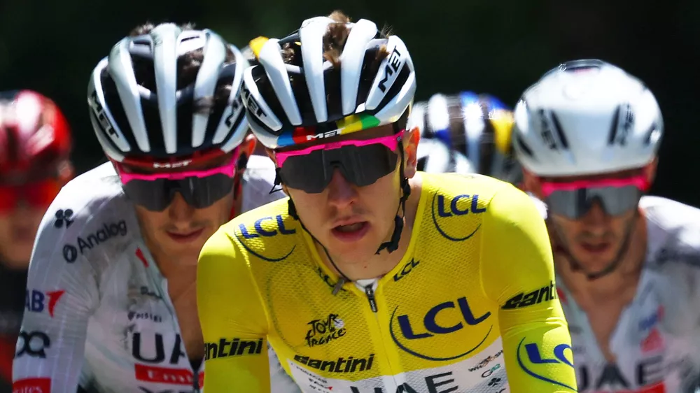 Cycling - Tour de France - Stage 18 - Vif to Courchevel Col de la Loze - Vif, France - July 24, 2025 UAE Team Emirates XRG's Tadej Pogacar in action with riders during stage 18 REUTERS/Sarah Meyssonnier