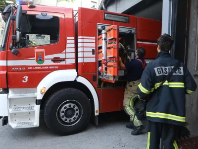 - 06.07.2022 - Gasilsko dru&scaron;tvo Ljubljana mesto - gasilci, Poljanski nasip 42//FOTO: Luka Cjuha