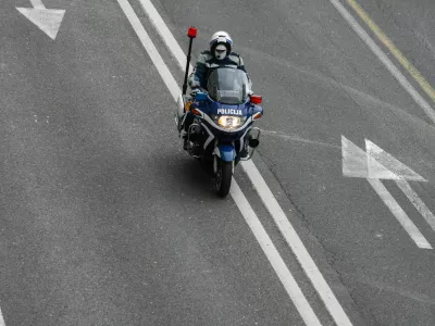 - simbolična fotografija, policija, policist motorist - mestni promet - 18. mednarodni Ljubljanski Maraton 2013 -   //FOTO: Bojan Velikonja