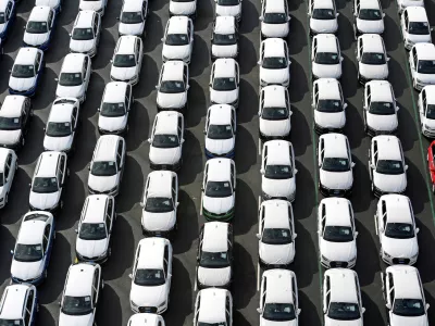 FILE PHOTO: Volkswagen export cars are seen in the port of Emden, beside the VW plant, Germany March 9, 2018. REUTERS/Fabian Bimmer/File Photo