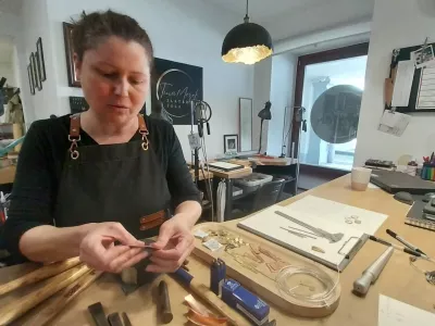 Ustvarjanje slovenske identitete v nakitu