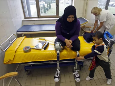 - OTROCI IZ GAZE 2009 - žrtve izraelske agresije na Gazo na rehabilitaciji v Sloveniji na In&scaron;titutu RS za rehabilitacijo Soča///FOTO: Tomaž SkaleOPOMBA: ZA OBJAVO V PRILOGI &ndash; DNEVNIKOV OBJEKTIV - REPORTAŽA