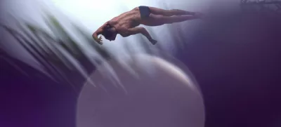 High Diving - World Aquatics Championships - Men 27m - Semifinals - Sentosa Island, Singapore - July 25, 2025 Scott Lazeroff of the U.S. in action REUTERS/Edgar Su  TPX IMAGES OF THE DAY / Foto: Edgar Su