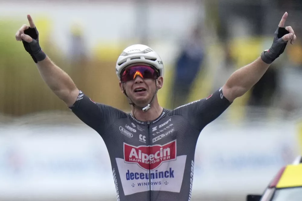 Australia's Kaden Groves crosses the finish line to win the twentieth stage of the Tour de France cycling race over 184.2 kilometers (114.5 miles) with start in Nantua and finish in Pontarlier, France, Saturday, July 26, 2025. (AP Photo/Mosa'ab Elshamy)