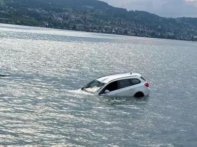avto v jezeru, vozilo v vodi, &Scaron;vica