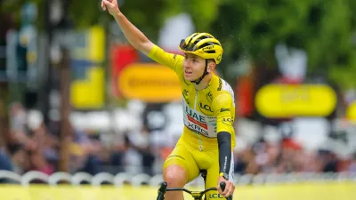 Francija, Pariz.Kolesarska dirka po Franciji, 21. etapa: Mantes-la-Ville - Pariz (132,3 km).Zmagovalec dirke po Franciji Tadej Pogacar.