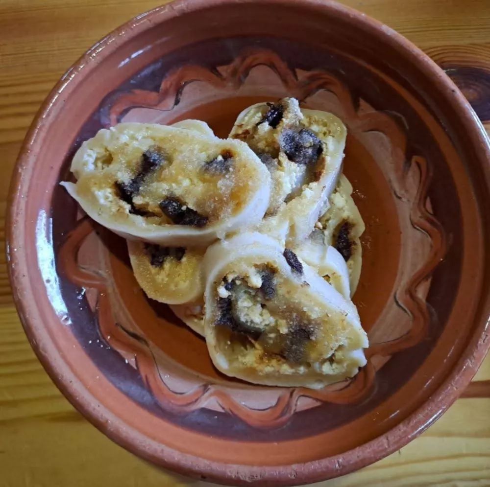 Koča na Planini nad Vrhniko: Gozdni razgled z domačimi &scaron;truklji