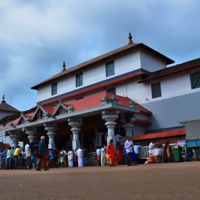 Tempelj Dharmasthala Shiva Temple is an 800-year-old religious institution in the temple town of Dharmasthala in Dakshina Kannada, IndijaFoto: Reuters