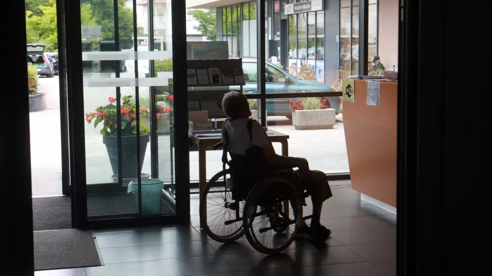 Minister Simon Maljevac se z izračuni dolgotrajne oskrbe zapleta