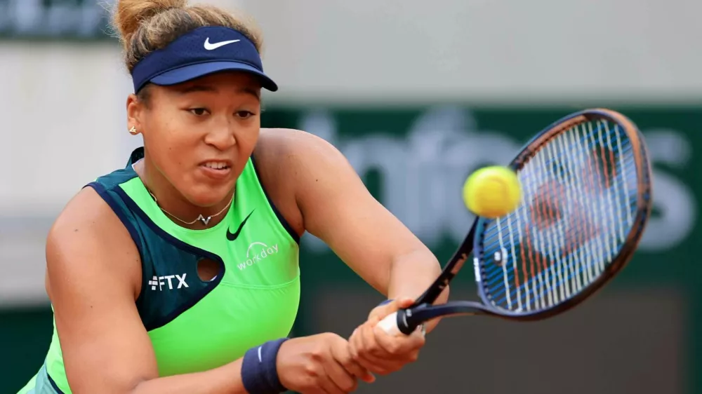 Tennis - French Open - Roland Garros, Paris, France - May 23, 2022 Japan's Naomi Osaka in action during her first round match against Amanda Anisimova of the U.S. REUTERS/Pascal Rossignol