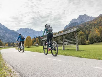 Do doline pod Poncami vodi prijetna družinska tura.  F kranjska-gora,si