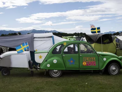 MIR29.07.2025 25. svetovno srečanje prijateljev avtomobila 2CV - spačka, ki ga organizira Citro&euml;n klub Slovenije - spački - srečanje spačkov, letali&scaron;če PostojnaFOTO: Nik Erik Neubauer