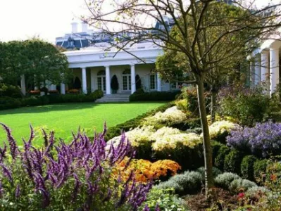 Rožni vrt leta 1992 F George W. Bush Presidential Library and Museum/NARA