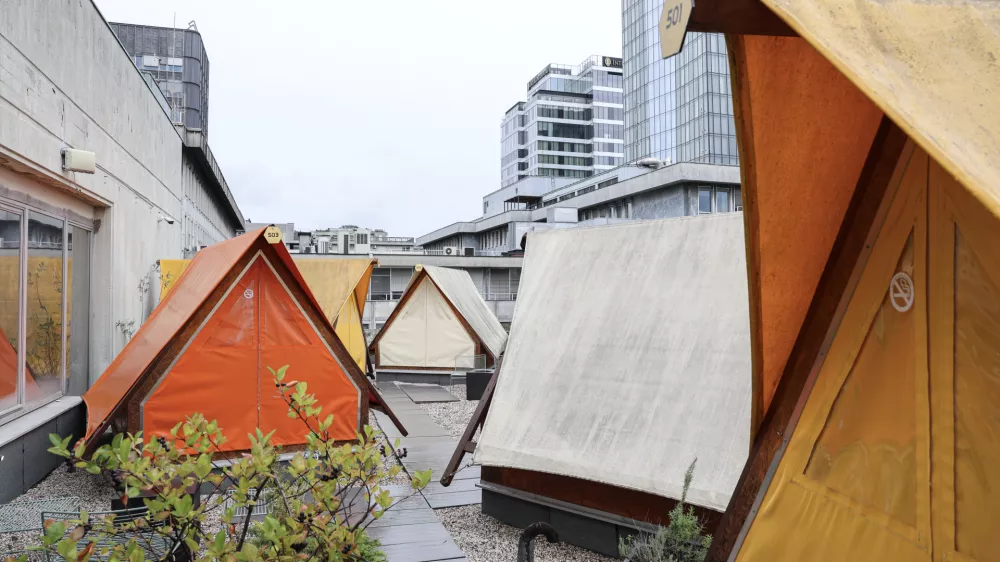 - 29.07.2025 - hostel z &scaron;otori in kapsulami - turizem//FOTO: Jaka Gasar