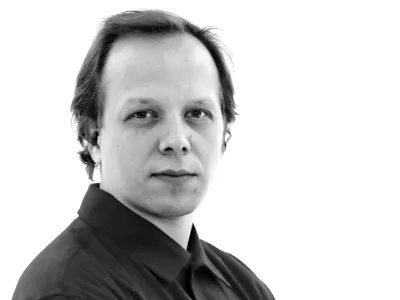 Miha Turk- Redakcija Dnevnik 2024 - portreti za komentarje in kolumne - kolumnisti - komentatorji &ndash; novinarji - portret //FOTO: Luka Cjuha